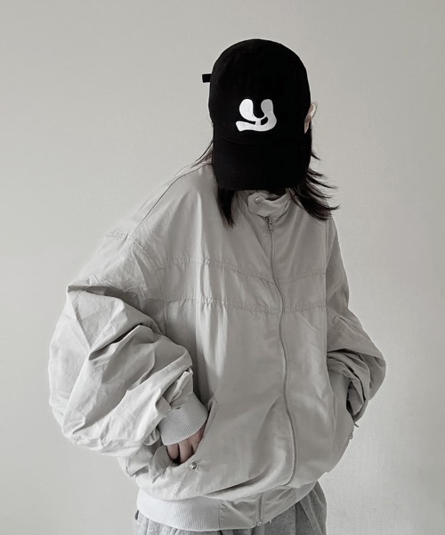 YACA(ヤーカ)の「Flight Nylon Jacket/フライトナイロンジャケット【unisex item】(ブルゾン・レディース・ライトグレー/ブラック/カーキ・FREE)」の1枚目の写真