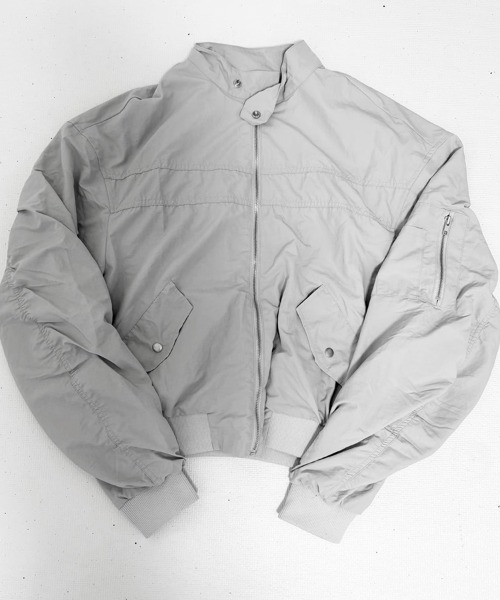 YACA(ヤーカ)の「Flight Nylon Jacket/フライトナイロンジャケット【unisex item】(ブルゾン・レディース・ライトグレー/ブラック/カーキ・FREE)」の5枚目の写真