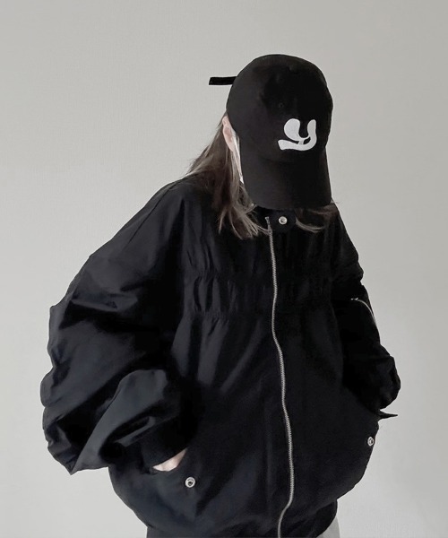 YACA(ヤーカ)の「Flight Nylon Jacket/フライトナイロンジャケット【unisex item】(ブルゾン・レディース・ライトグレー/ブラック/カーキ・FREE)」の8枚目の写真