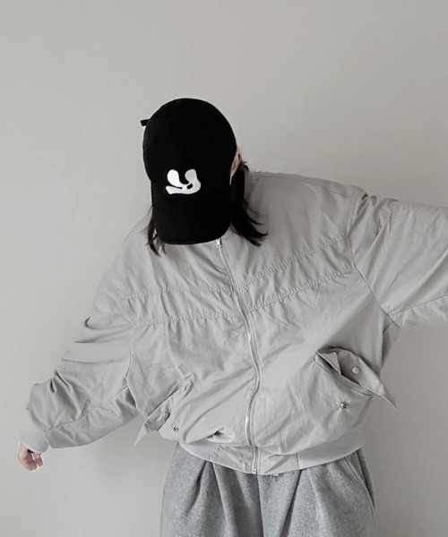 YACA(ヤーカ)の「Flight Nylon Jacket/フライトナイロンジャケット【unisex item】(ブルゾン・レディース・ライトグレー/ブラック/カーキ・FREE)」の13枚目の写真