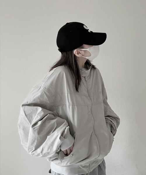 YACA(ヤーカ)の「Flight Nylon Jacket/フライトナイロンジャケット【unisex item】(ブルゾン・レディース・ライトグレー/ブラック/カーキ・FREE)」の14枚目の写真