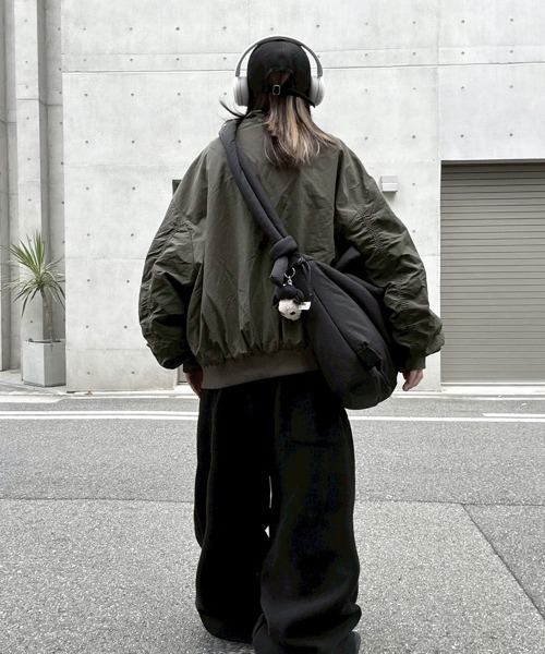 YACA(ヤーカ)の「Flight Nylon Jacket/フライトナイロンジャケット【unisex item】(ブルゾン・レディース・ライトグレー/ブラック/カーキ・FREE)」の19枚目の写真