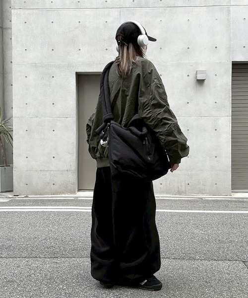 YACA(ヤーカ)の「Flight Nylon Jacket/フライトナイロンジャケット【unisex item】(ブルゾン・レディース・ライトグレー/ブラック/カーキ・FREE)」の20枚目の写真