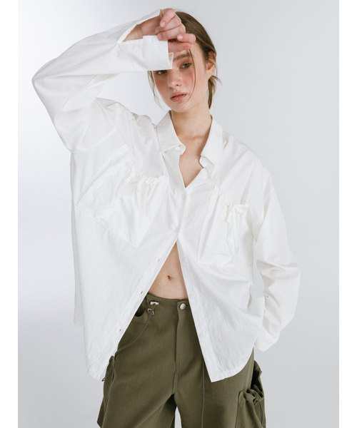 MOIFAIRE(モイフェア)の「SHIRRING POCKET SHIRT / WHITE(シャツ/ブラウス・レディース・その他・ONE SIZE)」の3枚目の写真