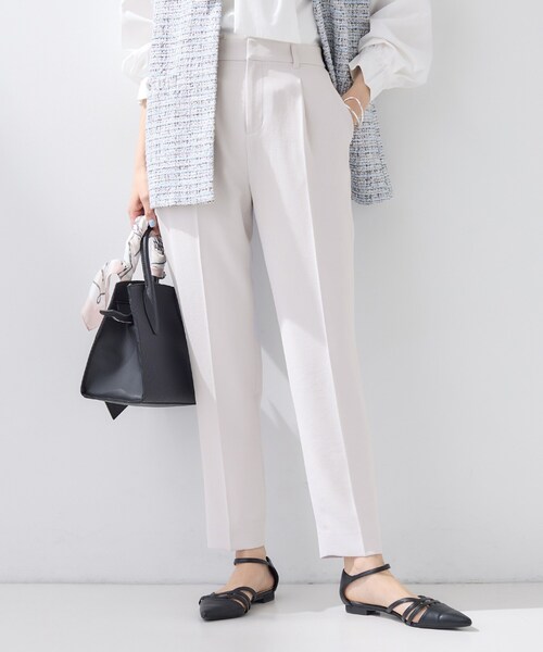 INDIVI(インディヴィ)の「【洗える/UVケア/SETUP可】着る日傘テーパードパンツ(その他パンツ・レディース・ネイビー/ライトグレー系5/ベージュ/ブラック/サックスブルー・19/13/05/40/38/36/15 /03)」の1枚目の写真