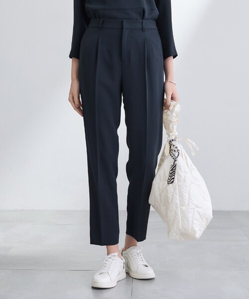 INDIVI(インディヴィ)の「【洗える/UVケア/SETUP可】着る日傘テーパードパンツ(その他パンツ・レディース・ネイビー/ライトグレー系5/ベージュ/ブラック/サックスブルー・19/13/05/40/38/36/15 /03)」の4枚目の写真