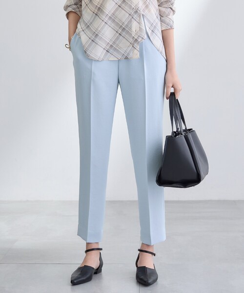 INDIVI(インディヴィ)の「【洗える/UVケア/SETUP可】着る日傘テーパードパンツ(その他パンツ・レディース・ネイビー/ライトグレー系5/ベージュ/ブラック/サックスブルー・19/13/05/40/38/36/15 /03)」の5枚目の写真