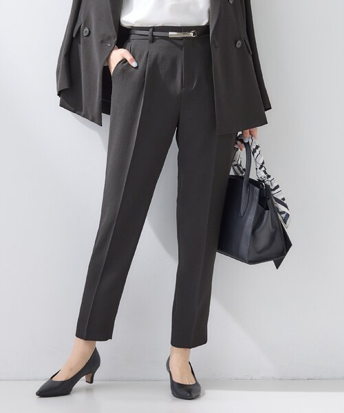 INDIVI(インディヴィ)の「【洗える/UVケア/SETUP可】着る日傘テーパードパンツ(その他パンツ・レディース・ネイビー/ライトグレー系5/ベージュ/ブラック/サックスブルー・19/13/05/40/38/36/15 /03)」の2枚目の写真