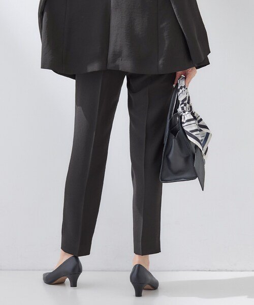 INDIVI(インディヴィ)の「【洗える/UVケア/SETUP可】着る日傘テーパードパンツ(その他パンツ・レディース・ネイビー/ライトグレー系5/ベージュ/ブラック/サックスブルー・19/13/05/40/38/36/15 /03)」の7枚目の写真