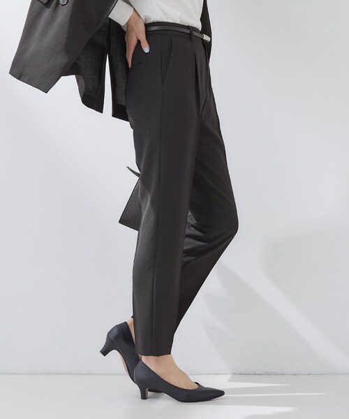 INDIVI(インディヴィ)の「【洗える/UVケア/SETUP可】着る日傘テーパードパンツ(その他パンツ・レディース・ネイビー/ライトグレー系5/ベージュ/ブラック/サックスブルー・19/13/05/40/38/36/15 /03)」の8枚目の写真