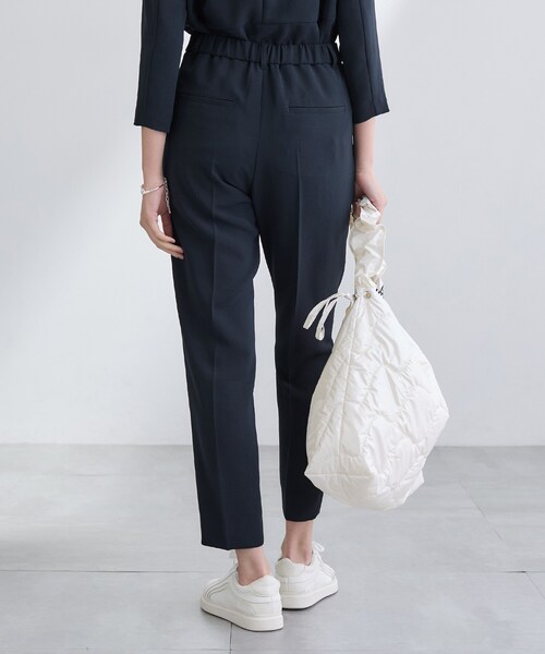 INDIVI(インディヴィ)の「【洗える/UVケア/SETUP可】着る日傘テーパードパンツ(その他パンツ・レディース・ネイビー/ライトグレー系5/ベージュ/ブラック/サックスブルー・19/13/05/40/38/36/15 /03)」の20枚目の写真