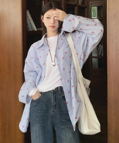 ViViDAY(ビビデー)の「リボン&ストライプ柄ビッグシルエットシャツ(シャツ/ブラウス・レディース・ピンク/ブラック/サックスブルー・M)」の4枚目の写真