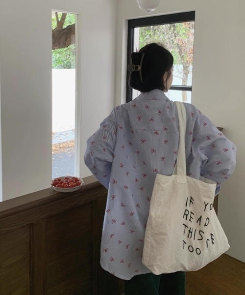 ViViDAY(ビビデー)の「リボン&ストライプ柄ビッグシルエットシャツ(シャツ/ブラウス・レディース・ピンク/ブラック/サックスブルー・M)」の6枚目の写真