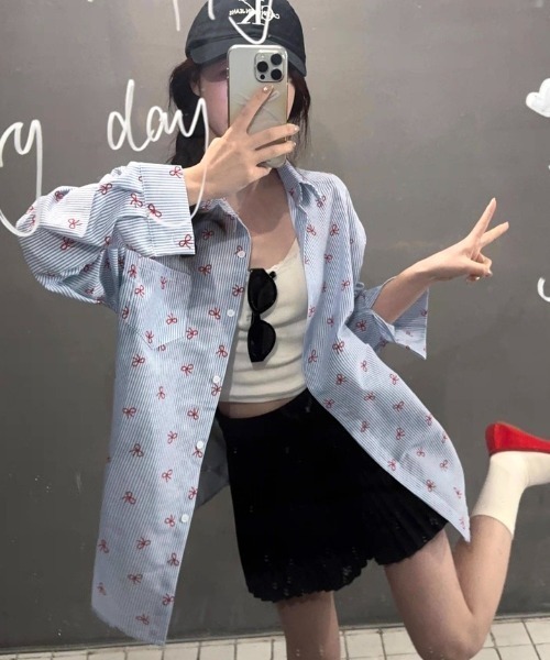 ViViDAY(ビビデー)の「リボン&ストライプ柄ビッグシルエットシャツ(シャツ/ブラウス・レディース・ピンク/ブラック/サックスブルー・M)」の7枚目の写真