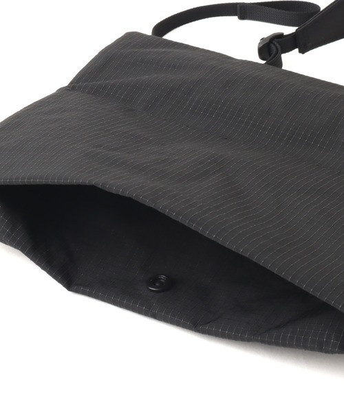 THE NORTH FACE(ザノースフェイス)の「THE NORTH FACE Rafter Shoulder Pouch M SP / ザ ノース フェイス ラフター ショルダー ポーチ M SP(ボディバッグ/ウエストポーチ・メンズ・ブラック・FREE)」の2枚目の写真