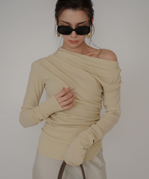 KINO THE KEI(キノザケイ)の「2WAY ドレープ ギャザー プルオーバー KINO THE KEI(Tシャツ/カットソー・レディース・ダークブラウン/クリーム/ホワイト・フリー)」の3枚目の写真