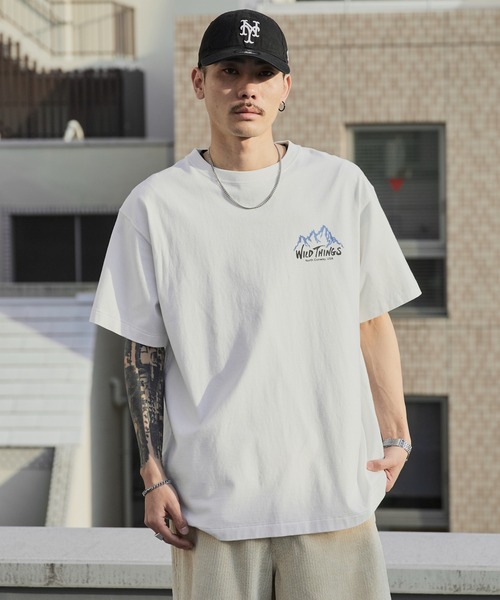 WILD THINGS(ワイルドシングス)の「WILD THINGS/ワイルドシングス WILD MOUNTAIN S/S TEE ブランドロゴTシャツ 2026年春夏(Tシャツ/カットソー・メンズ・ホワイト/チャコール・M/L/XL)」の3枚目の写真