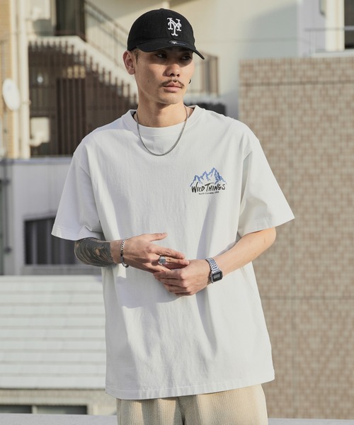 WILD THINGS(ワイルドシングス)の「WILD THINGS/ワイルドシングス WILD MOUNTAIN S/S TEE ブランドロゴTシャツ 2026年春夏(Tシャツ/カットソー・メンズ・ホワイト/チャコール・M/L/XL)」の4枚目の写真