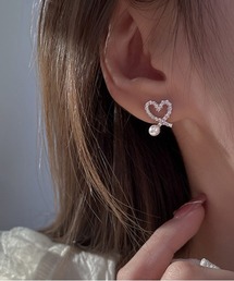 洗練されたパール付きハートモチーフピアス