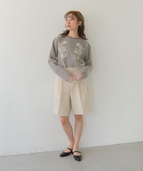 CLEIO（クレイオ）の「【CLEIO】チュールドッキングテープ刺繍ロンT TULLE DOCKING TAPE EMBROIDERY LONG T-SHIRT（Tシャツ/カットソー・レディース・チャコールグレー/ベージュ・FREE）」の12枚目の写真