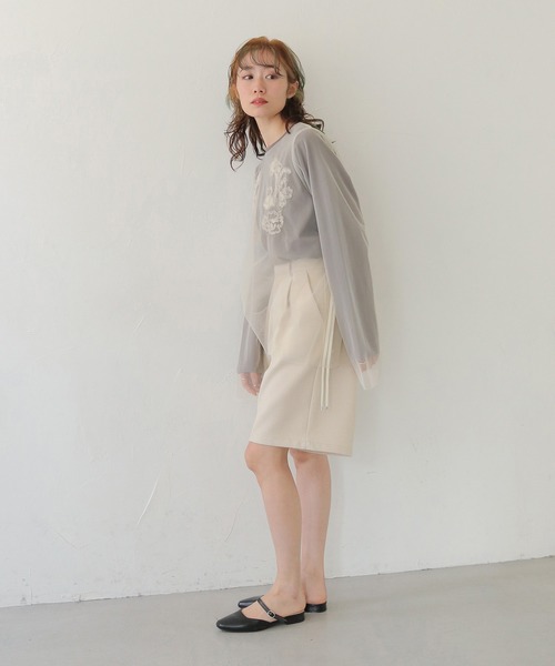 CLEIO（クレイオ）の「【CLEIO】チュールドッキングテープ刺繍ロンT TULLE DOCKING TAPE EMBROIDERY LONG T-SHIRT（Tシャツ/カットソー・レディース・チャコールグレー/ベージュ・FREE）」の14枚目の写真