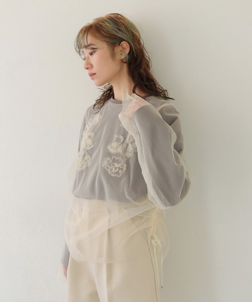 CLEIO（クレイオ）の「【CLEIO】チュールドッキングテープ刺繍ロンT TULLE DOCKING TAPE EMBROIDERY LONG T-SHIRT（Tシャツ/カットソー・レディース・チャコールグレー/ベージュ・FREE）」の8枚目の写真