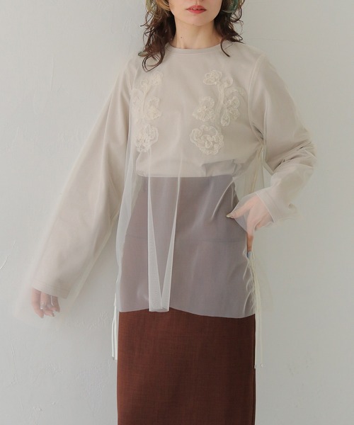 CLEIO（クレイオ）の「【CLEIO】チュールドッキングテープ刺繍ロンT TULLE DOCKING TAPE EMBROIDERY LONG T-SHIRT（Tシャツ/カットソー・レディース・チャコールグレー/ベージュ・FREE）」の18枚目の写真