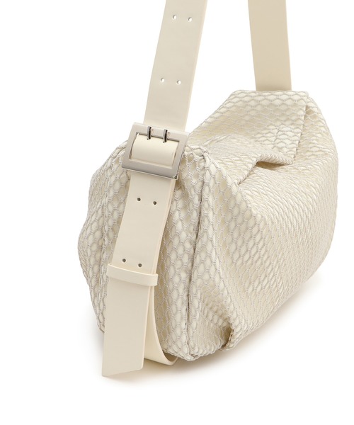ADAM ET ROPE'（アダムエロペ）の「フォルムメッシュショルダーバッグ（ショルダーバッグ・レディース・ブラック/オフホワイト・FREE）」の12枚目の写真
