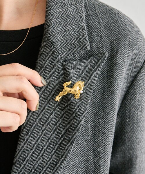 ear PAPILLONNER(イアパピヨネ)の「《WEB&一部店舗限定》ホースブローチ(ブローチ/コサージュ・レディース・シルバー/ゴールド・FREE)」の2枚目の写真