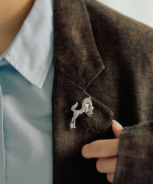 ear PAPILLONNER(イアパピヨネ)の「《WEB&一部店舗限定》ホースブローチ(ブローチ/コサージュ・レディース・シルバー/ゴールド・FREE)」の11枚目の写真