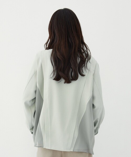 UNITED TOKYO（ユナイテッドトウキョウ）の「【新作】シアーレイヤーブラウス｜ウォッシャブル/オフィスカジュアル/オケージョン/防シワ/UVカット/給水速乾/限定カラー/春服（シャツ/ブラウス・レディース・ピンク/グリーン/ライトベージュ/グレー・FREE）」の13枚目の写真