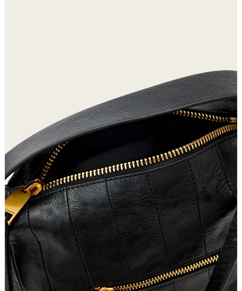 ALLSAINTS（オールセインツ）の「VEGA LEATHER PANEL GRAB BAG | VEGA レザー パネル グラブ バッグ（ショルダーバッグ・レディース・ブラック・ONE SIZE）」の3枚目の写真