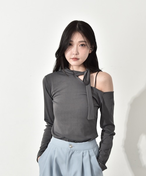 Y/lim（イリム）の「カットアウトリボン付きロンT（Tシャツ/カットソー・レディース・レッド/ブラック/グレー/オフホワイト・FREE）」の3枚目の写真