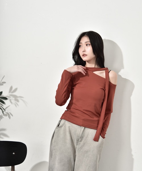 Y/lim（イリム）の「カットアウトリボン付きロンT（Tシャツ/カットソー・レディース・レッド/ブラック/グレー/オフホワイト・FREE）」の4枚目の写真