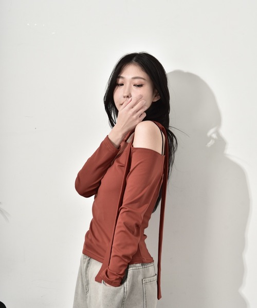Y/lim（イリム）の「カットアウトリボン付きロンT（Tシャツ/カットソー・レディース・レッド/ブラック/グレー/オフホワイト・FREE）」の7枚目の写真
