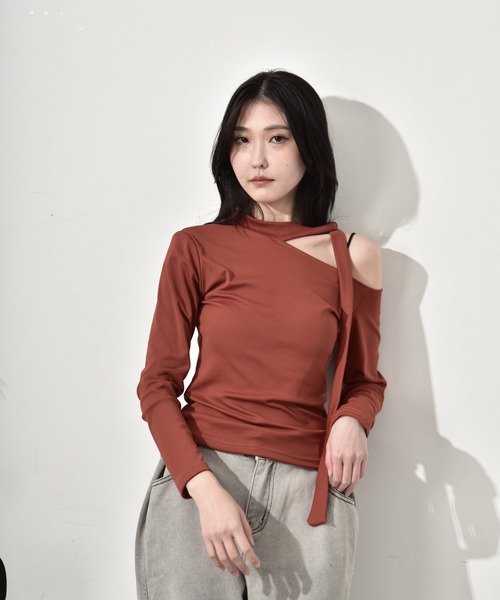 Y/lim（イリム）の「カットアウトリボン付きロンT（Tシャツ/カットソー・レディース・レッド/ブラック/グレー/オフホワイト・FREE）」の9枚目の写真