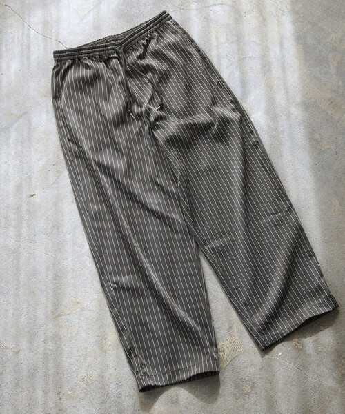 Firsthand(ファーストハンド)の「Firsthand/ファーストハンド スピンドル ストライプ イージー ワイドパンツ / セットアップ対応(その他パンツ・メンズ・チャコールグレー/グレー/ベージュ/ブラック・LARGE/MEDIUM)」の3枚目の写真