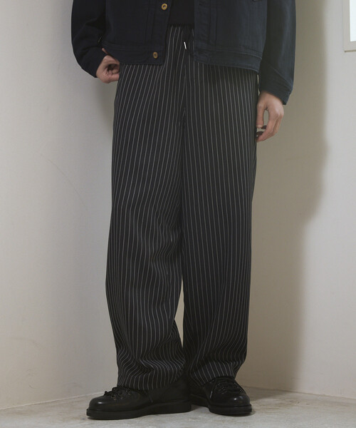 Firsthand(ファーストハンド)の「Firsthand/ファーストハンド スピンドル ストライプ イージー ワイドパンツ / セットアップ対応(その他パンツ・メンズ・チャコールグレー/グレー/ベージュ/ブラック・LARGE/MEDIUM)」の2枚目の写真