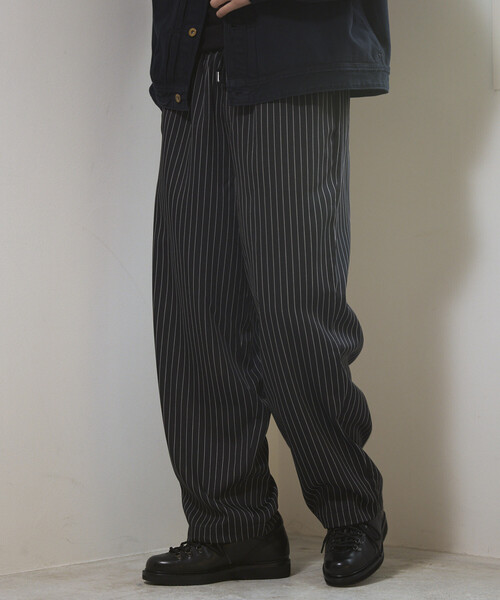 Firsthand(ファーストハンド)の「Firsthand/ファーストハンド スピンドル ストライプ イージー ワイドパンツ / セットアップ対応(その他パンツ・メンズ・チャコールグレー/グレー/ベージュ/ブラック・LARGE/MEDIUM)」の18枚目の写真