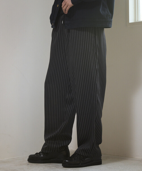 Firsthand(ファーストハンド)の「Firsthand/ファーストハンド スピンドル ストライプ イージー ワイドパンツ / セットアップ対応(その他パンツ・メンズ・チャコールグレー/グレー/ベージュ/ブラック・LARGE/MEDIUM)」の19枚目の写真