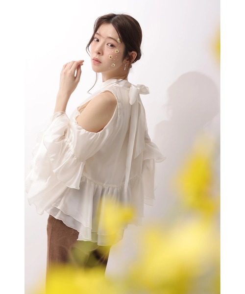 Rirandture(リランドチュール)の「フリルスリーブオフショルブラウス(シャツ/ブラウス・レディース・オフホワイト/ピンクベージュ/ライトブルー・2/1)」の10枚目の写真