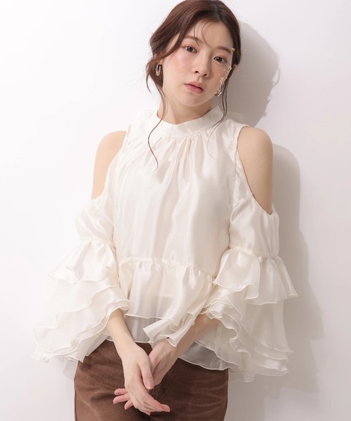 Rirandture(リランドチュール)の「フリルスリーブオフショルブラウス(シャツ/ブラウス・レディース・オフホワイト/ピンクベージュ/ライトブルー・2/1)」の12枚目の写真