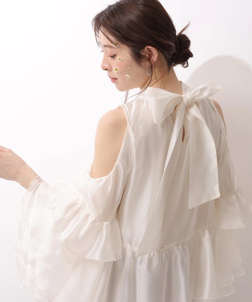 Rirandture(リランドチュール)の「フリルスリーブオフショルブラウス(シャツ/ブラウス・レディース・オフホワイト/ピンクベージュ/ライトブルー・2/1)」の13枚目の写真