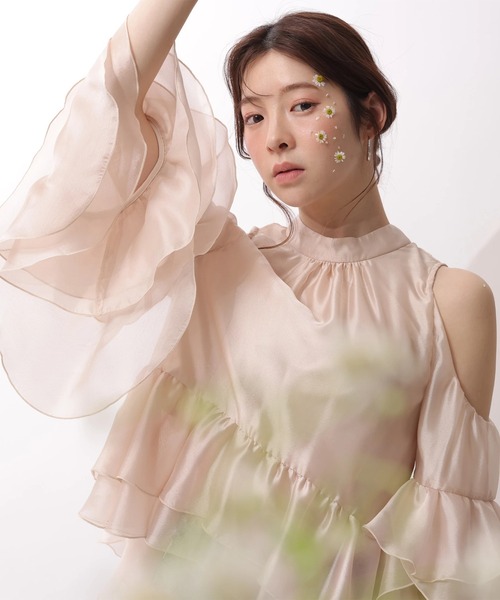 Rirandture(リランドチュール)の「フリルスリーブオフショルブラウス(シャツ/ブラウス・レディース・オフホワイト/ピンクベージュ/ライトブルー・2/1)」の17枚目の写真