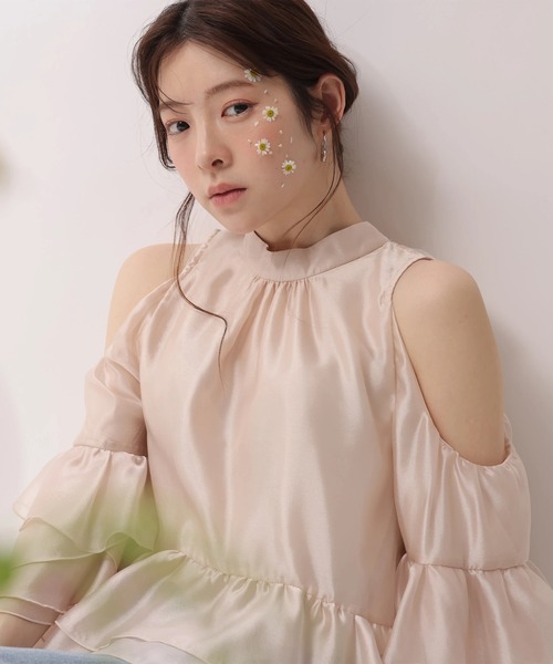 Rirandture(リランドチュール)の「フリルスリーブオフショルブラウス(シャツ/ブラウス・レディース・オフホワイト/ピンクベージュ/ライトブルー・2/1)」の20枚目の写真