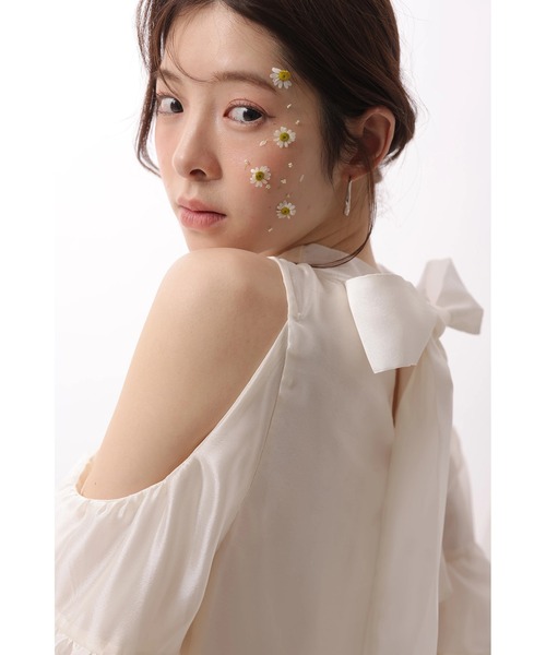 Rirandture(リランドチュール)の「フリルスリーブオフショルブラウス(シャツ/ブラウス・レディース・オフホワイト/ピンクベージュ/ライトブルー・2/1)」の21枚目の写真