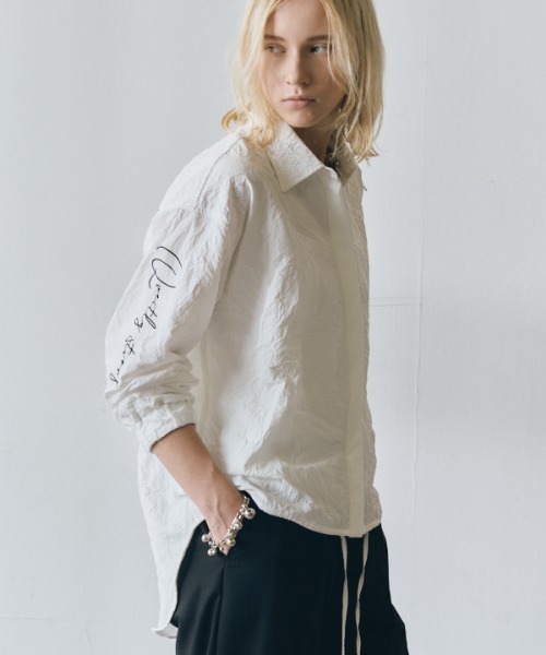 Muel Chic(ミュエルシック)の「Corina shirt コリナシャツ(シャツ/ブラウス・レディース・ブラック/ホワイト/ライトブルー・FREE)」の2枚目の写真