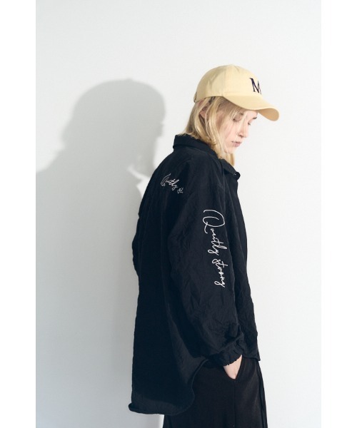 Muel Chic(ミュエルシック)の「Corina shirt コリナシャツ(シャツ/ブラウス・レディース・ブラック/ホワイト/ライトブルー・FREE)」の4枚目の写真