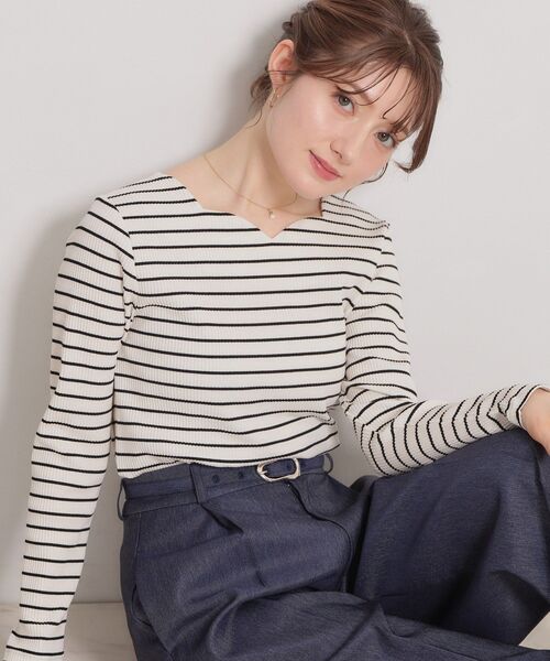 couture brooch（クチュールブローチ）の「ハートネックテレコプルオーバー（Tシャツ/カットソー・レディース・ネイビー/サンドベージュ/ホワイト系5/オフホワイト・42/40/38/36）」の2枚目の写真