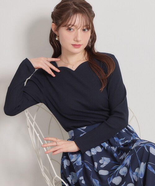 couture brooch（クチュールブローチ）の「ハートネックテレコプルオーバー（Tシャツ/カットソー・レディース・ネイビー/サンドベージュ/ホワイト系5/オフホワイト・42/40/38/36）」の4枚目の写真